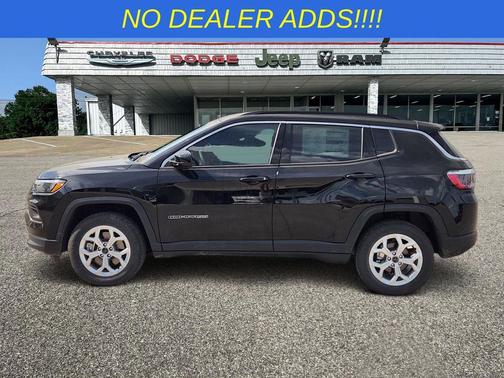 Diamond Black Crystal Pearlcoat 2026 Jeep Compass Latitude