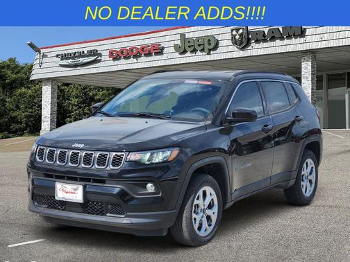 Diamond Black Crystal Pearlcoat 2026 Jeep Compass Latitude