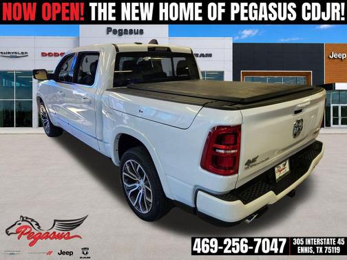 Ivory White Tri-Coat Pearlcoat 2026 RAM 1500 ST