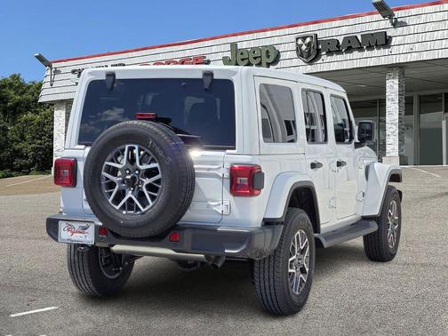 2025 Jeep Wrangler 4-Door Sahara 4x4