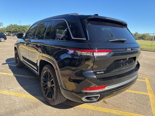 2022 Jeep Grand Cherokee Summit