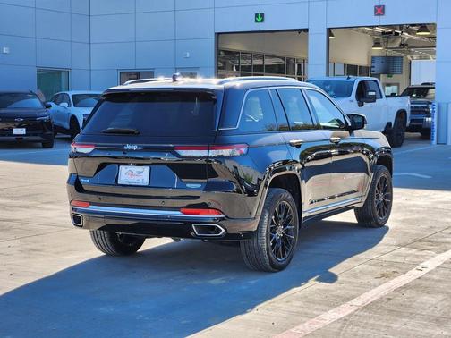 2022 Jeep Grand Cherokee Summit