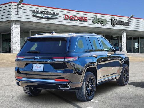 2022 Jeep Grand Cherokee Summit