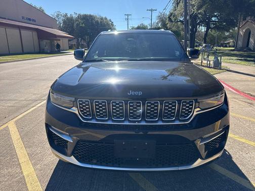 2022 Jeep Grand Cherokee Summit
