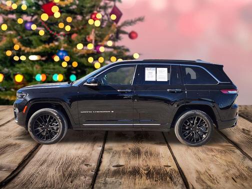 2022 Jeep Grand Cherokee Summit