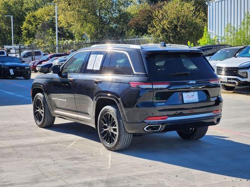 2022 Jeep Grand Cherokee Summit