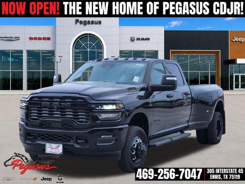 Diamond Black Crystal Pearlcoat 2026 RAM 3500 Lone Star Crew Cab 4x4 8' Box