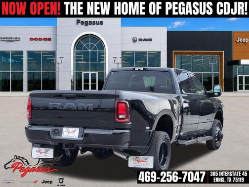Diamond Black Crystal Pearlcoat 2026 RAM 3500 Lone Star Crew Cab 4x4 8' Box