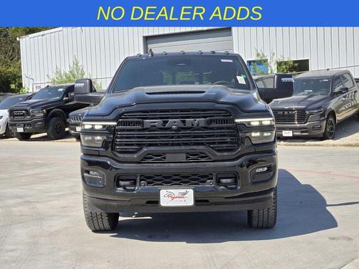 Diamond Black Crystal Pearlcoat 2026 RAM 3500 Laramie Crew Cab 4x4 8' Box