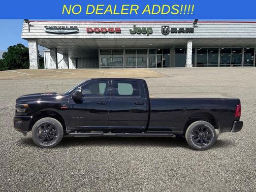 Diamond Black Crystal Pearlcoat 2026 RAM 3500 Laramie Crew Cab 4x4 8' Box