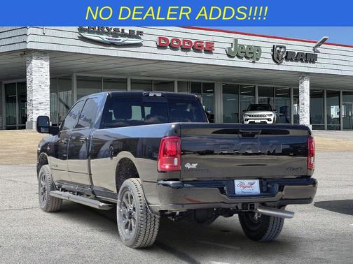 Diamond Black Crystal Pearlcoat 2026 RAM 3500 Laramie Crew Cab 4x4 8' Box