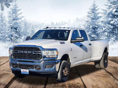 2022 RAM 3500 Tradesman Crew Cab 4x4 8' Box