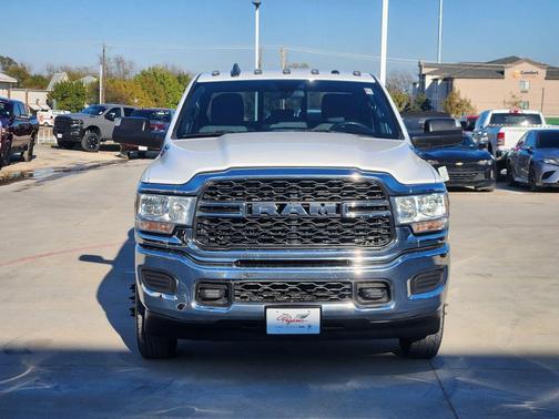 2022 RAM 3500 Tradesman Crew Cab 4x4 8' Box