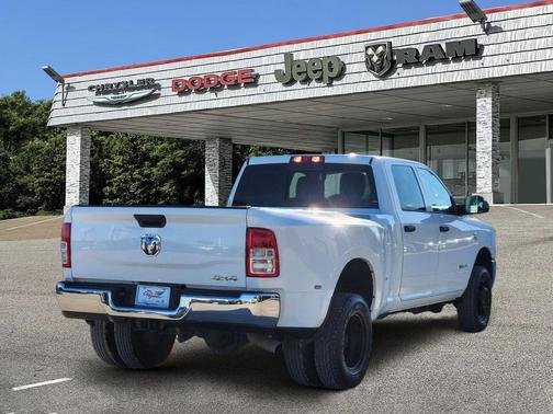 2022 RAM 3500 Tradesman Crew Cab 4x4 8' Box