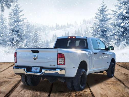 2022 RAM 3500 Tradesman Crew Cab 4x4 8' Box