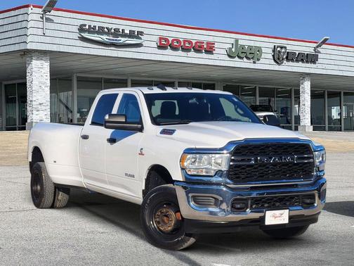 2022 RAM 3500 Tradesman Crew Cab 4x4 8' Box
