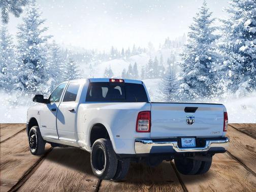 2022 RAM 3500 Tradesman Crew Cab 4x4 8' Box