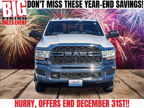 2022 RAM 3500 Tradesman Crew Cab 4x4 8' Box