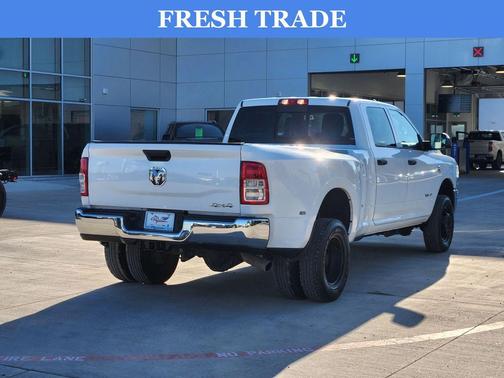 2022 RAM 3500 Tradesman Crew Cab 4x4 8' Box