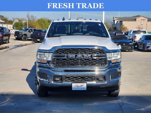 2022 RAM 3500 Tradesman Crew Cab 4x4 8' Box