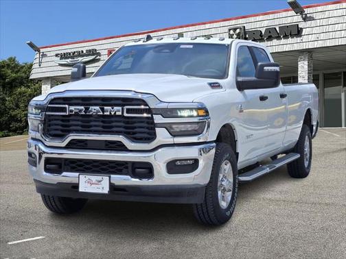 2025 RAM 3500 Lone Star Crew Cab 4x4 8' Box