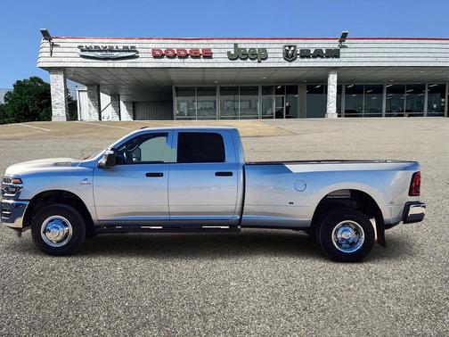 2026 RAM 3500 Tradesman Crew Cab 4x4 8' Box