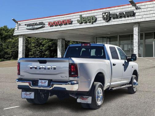 2026 RAM 3500 Tradesman Crew Cab 4x4 8' Box