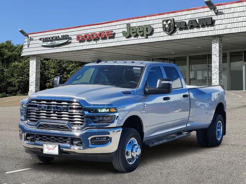 2026 RAM 3500 Tradesman Crew Cab 4x4 8' Box