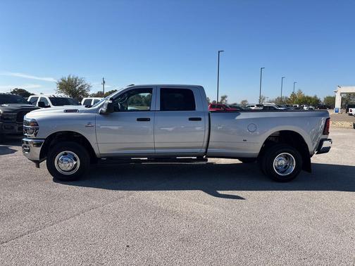 2026 RAM 3500 Tradesman Crew Cab 4x4 8' Box