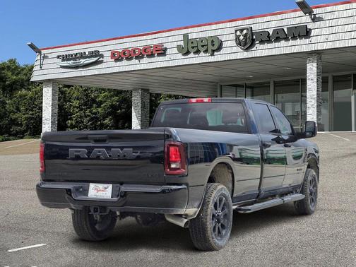 Diamond Black Crystal Pearlcoat 2026 RAM 3500 Lone Star Crew Cab 4x4 8' Box