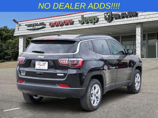 Diamond Black Crystal Pearlcoat 2026 Jeep Compass Latitude