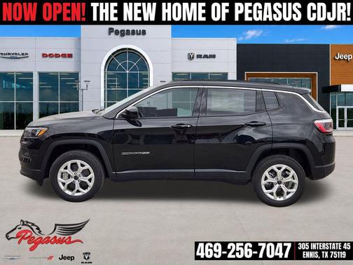 Diamond Black Crystal Pearlcoat 2026 Jeep Compass Latitude