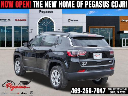 Diamond Black Crystal Pearlcoat 2026 Jeep Compass Latitude
