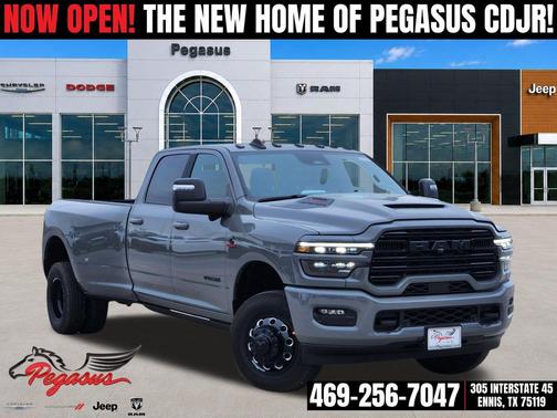 Ceramic Gray Clearcoat 2026 RAM 3500 Laramie Crew Cab 4x4 8' Box