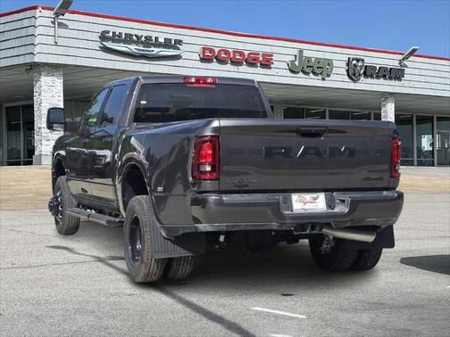2025 RAM 3500 Lone Star Crew Cab 4x4 8' Box