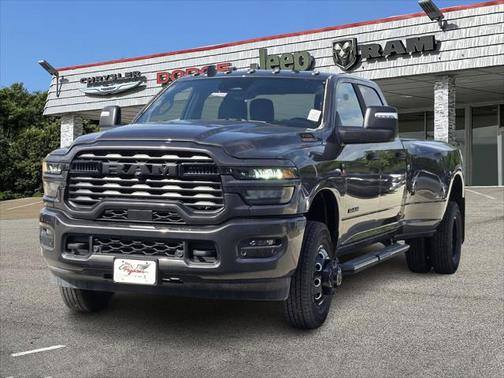 2025 RAM 3500 Lone Star Crew Cab 4x4 8' Box