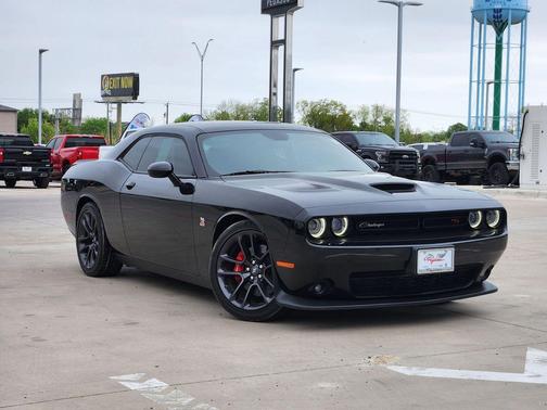 Pitch Black Clearcoat 2020 Dodge Challenger R/T Scat Pack