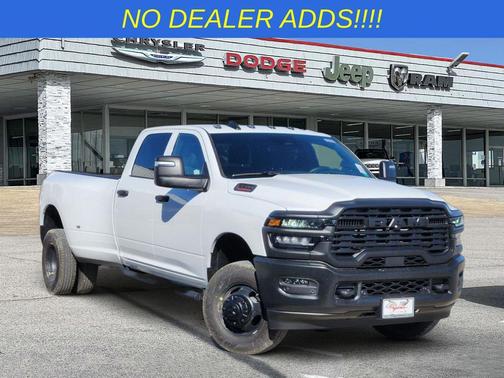 Bright White Clearcoat 2026 RAM 3500 Tradesman Crew Cab 4x4 8' Box