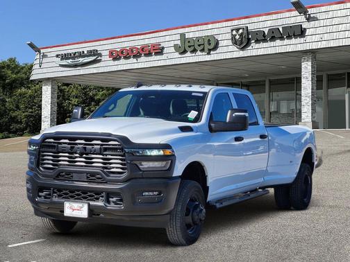 2026 RAM 3500 Tradesman Crew Cab 4x4 8' Box