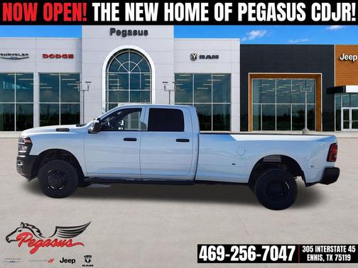 Bright White Clearcoat 2026 RAM 3500 Tradesman Crew Cab 4x4 8' Box