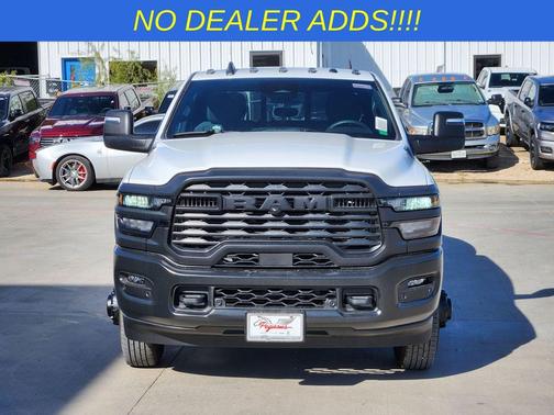 Bright White Clearcoat 2026 RAM 3500 Tradesman Crew Cab 4x4 8' Box