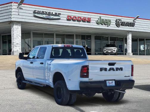 2026 RAM 3500 Tradesman Crew Cab 4x4 8' Box