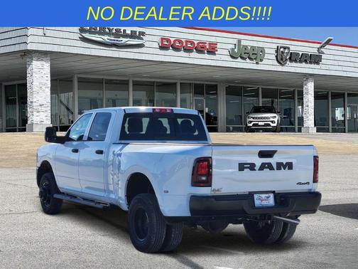 Bright White Clearcoat 2026 RAM 3500 Tradesman Crew Cab 4x4 8' Box