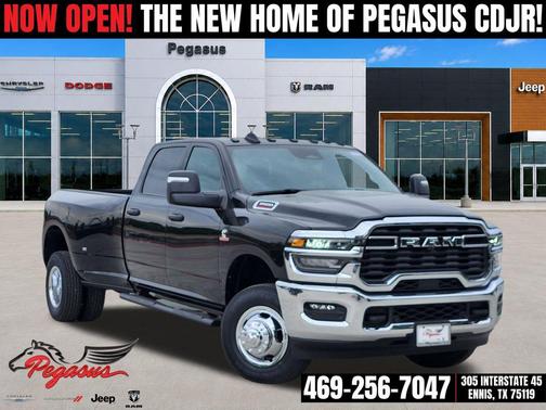 Diamond Black Crystal Pearlcoat 2026 RAM 3500 Tradesman Crew Cab 4x4 8' Box