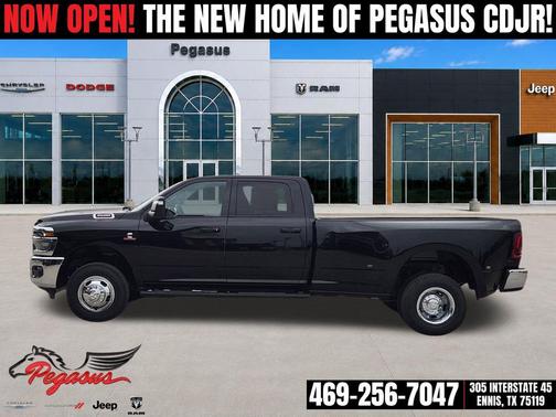 Diamond Black Crystal Pearlcoat 2026 RAM 3500 Tradesman Crew Cab 4x4 8' Box