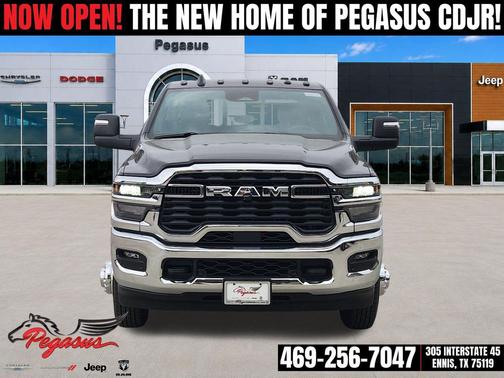 Diamond Black Crystal Pearlcoat 2026 RAM 3500 Tradesman Crew Cab 4x4 8' Box