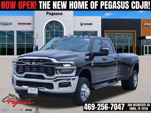 Diamond Black Crystal Pearlcoat 2026 RAM 3500 Tradesman Crew Cab 4x4 8' Box
