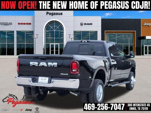 Diamond Black Crystal Pearlcoat 2026 RAM 3500 Tradesman Crew Cab 4x4 8' Box