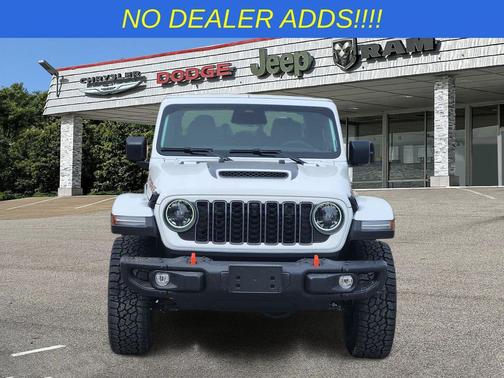 Bright White Clearcoat 2026 Jeep Gladiator Mojave X 4x4