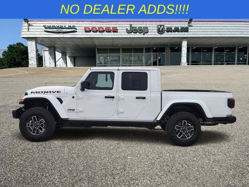 Bright White Clearcoat 2026 Jeep Gladiator Mojave X 4x4